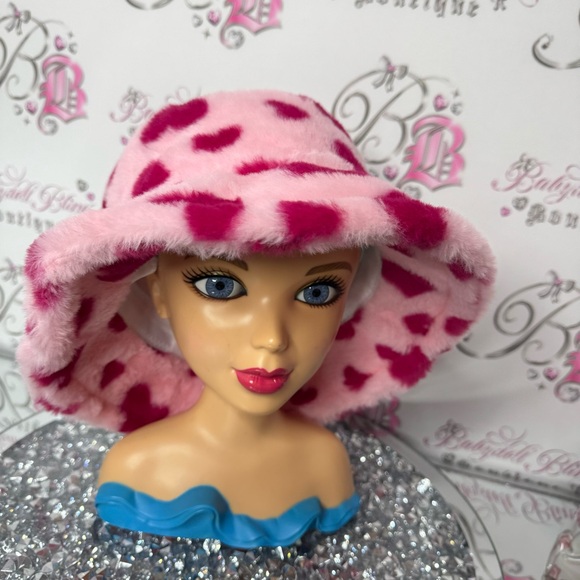 Hat hearts pink furry faux fur fuzzy bucket winter touque adjustable interior - Picture 7 of 9